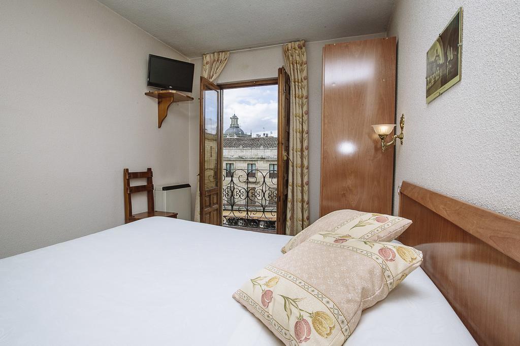 Hostal Plaza Ciudad Rodrigo Bagian luar foto
